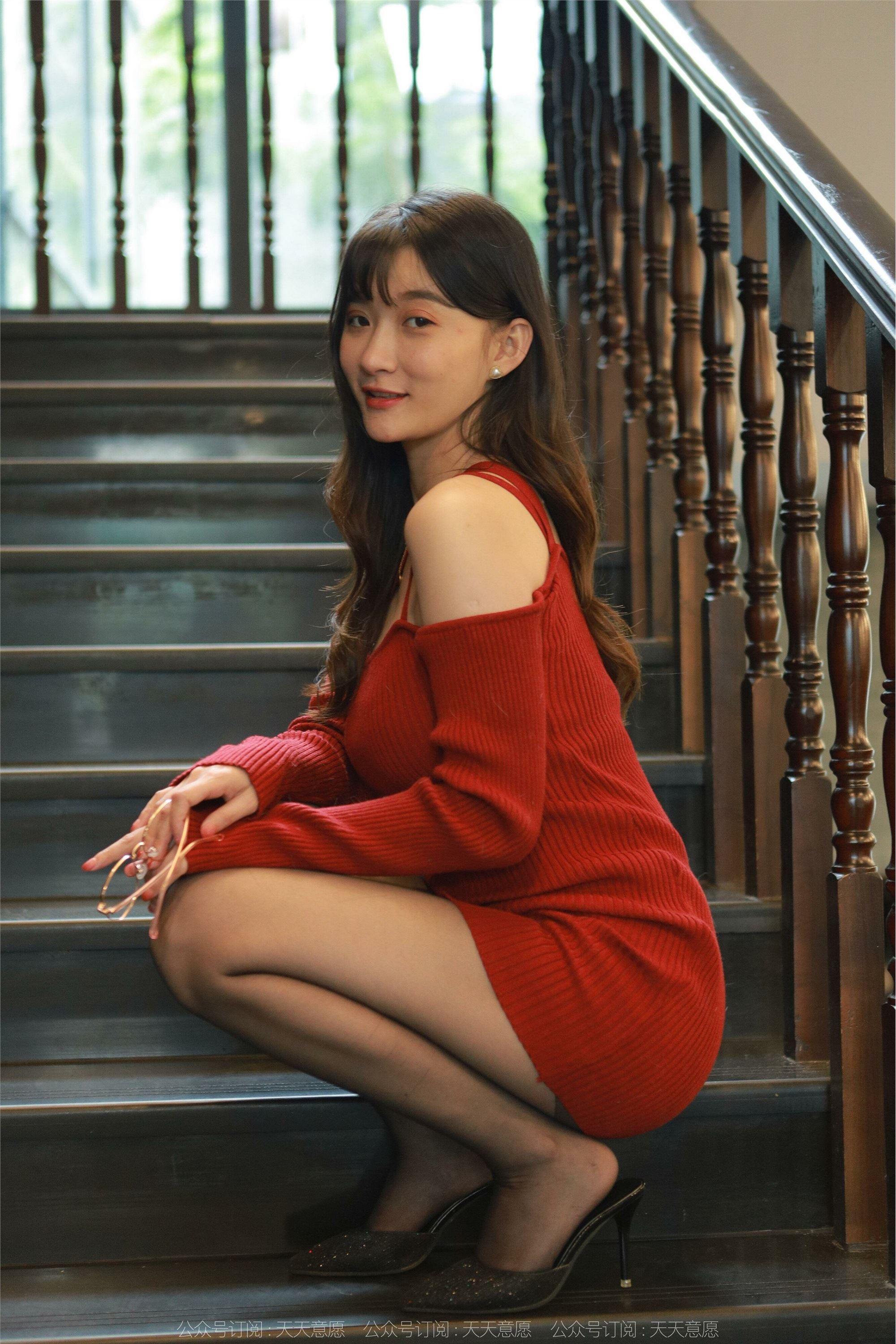 IESS异思趣向  2022.05.22 丝享家 1095：秋秋《深V红裙》